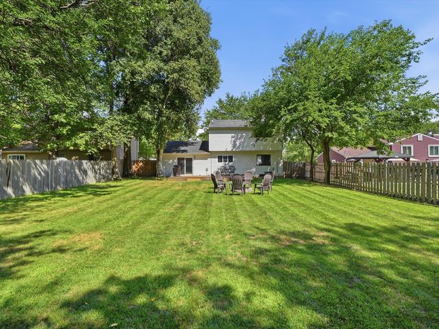 1127 Rue Deauville Boulevard, Ypsilanti, MI 48198
