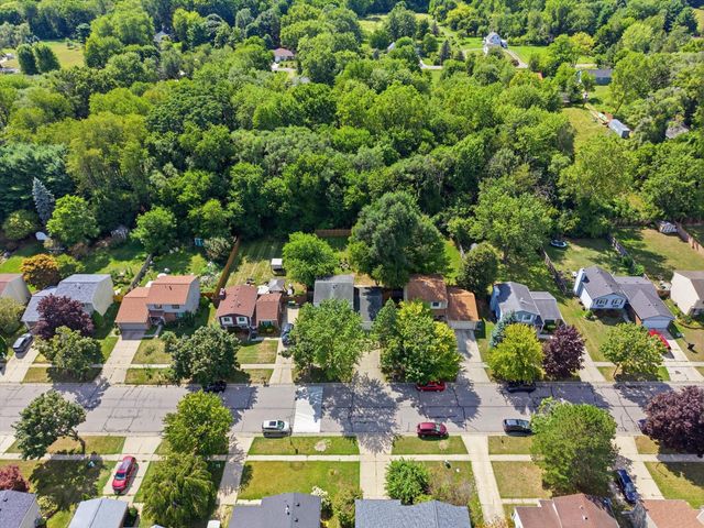 1127 Rue Deauville Boulevard, Ypsilanti, MI 48198