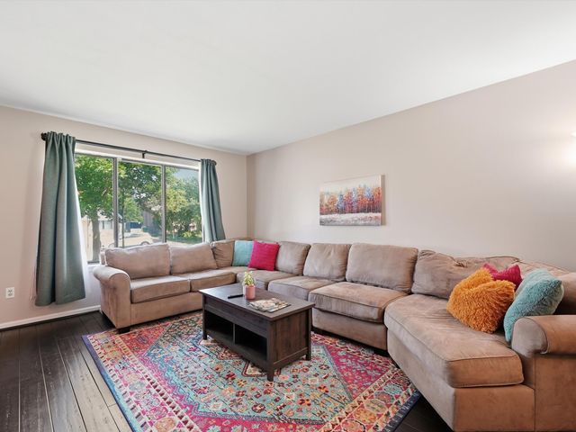 1127 Rue Deauville Boulevard, Ypsilanti, MI 48198