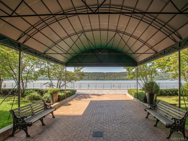 23 Water Grant Street 7L, Yonkers, NY 10701