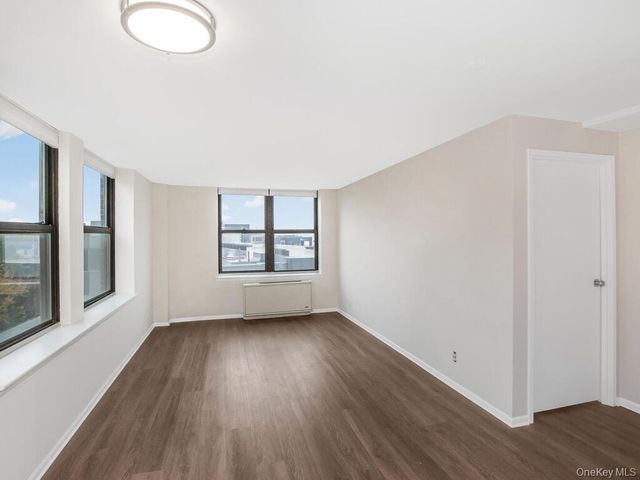 23 Water Grant Street 7L, Yonkers, NY 10701