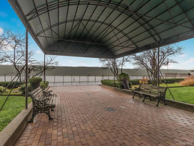 23 Water Grant Street 7L, Yonkers, NY 10701