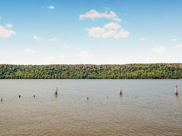 23 Water Grant Street 7L, Yonkers, NY 10701