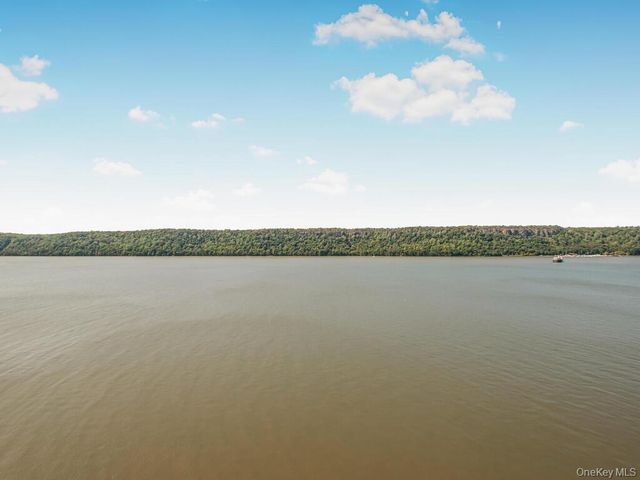 23 Water Grant Street 7L, Yonkers, NY 10701