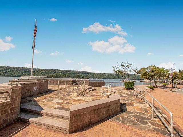 23 Water Grant Street 7L, Yonkers, NY 10701