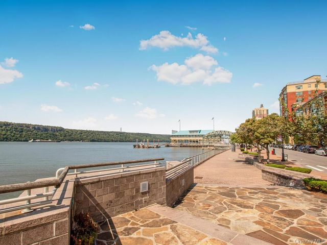 23 Water Grant Street 7L, Yonkers, NY 10701
