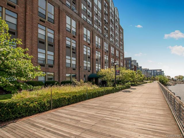 23 Water Grant Street 7L, Yonkers, NY 10701