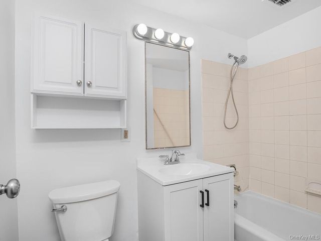 23 Water Grant Street 7L, Yonkers, NY 10701