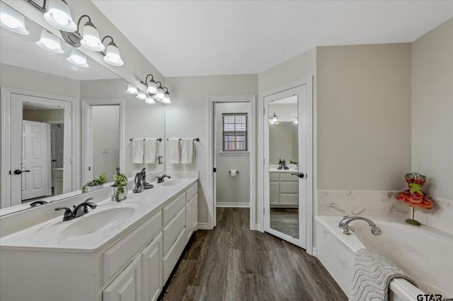 504 Susie St., Chandler, TX 75758