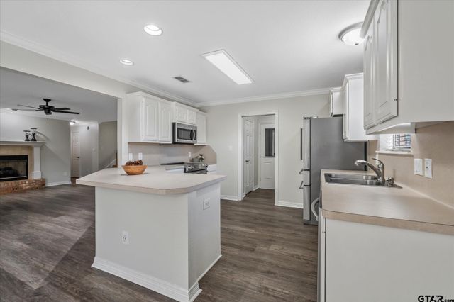 504 Susie St., Chandler, TX 75758