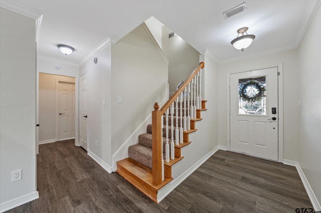 504 Susie St., Chandler, TX 75758