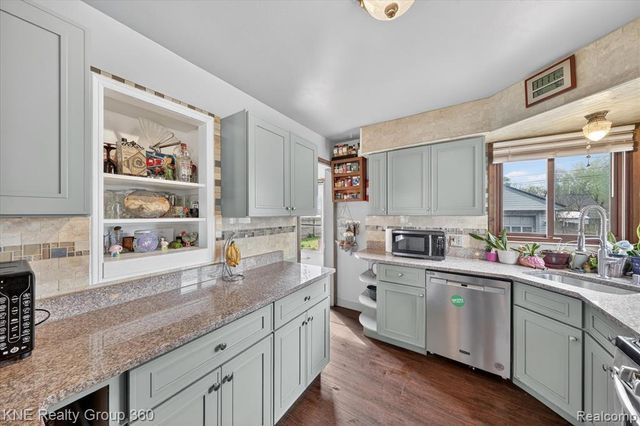 31325 Sheridan Street, Garden City, MI 48135