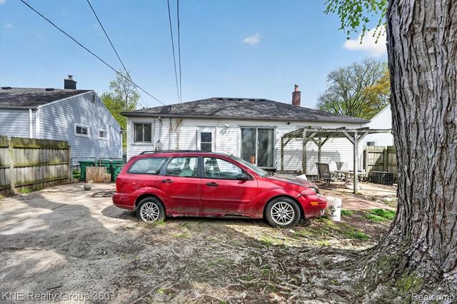 31325 Sheridan Street, Garden City, MI 48135