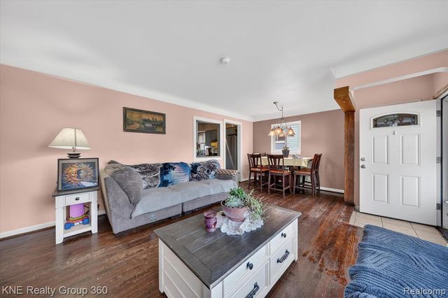 31325 Sheridan Street, Garden City, MI 48135