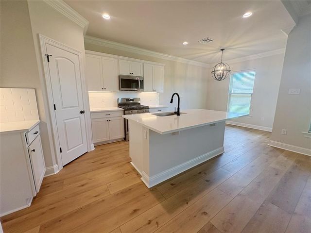 6715 Arbor Way, Orange, TX 77630