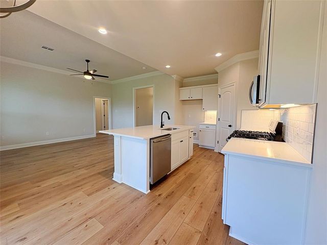 6715 Arbor Way, Orange, TX 77630