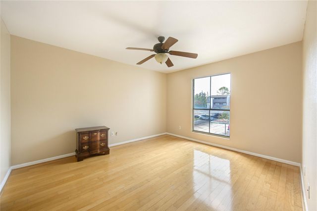 3055 Walnut Bend Lane 21, Houston, TX 77042