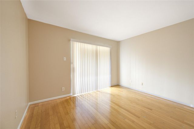 3055 Walnut Bend Lane 21, Houston, TX 77042