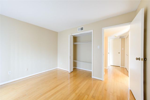 3055 Walnut Bend Lane 21, Houston, TX 77042