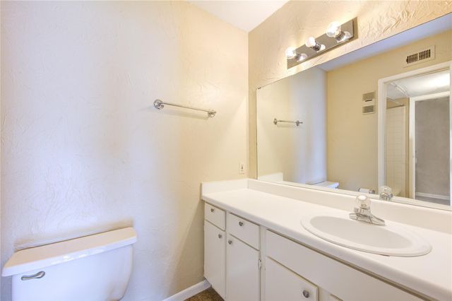3055 Walnut Bend Lane 21, Houston, TX 77042