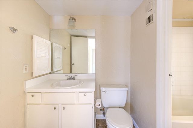3055 Walnut Bend Lane 21, Houston, TX 77042