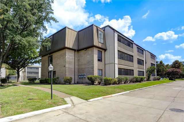 3055 Walnut Bend Lane 21, Houston, TX 77042