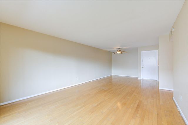 3055 Walnut Bend Lane 21, Houston, TX 77042