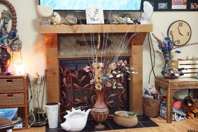 215 Peachtree Lane, Holly Lake Ranch, TX 75765