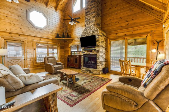 2011 Cougar Crossing Way, Sevierville, TN 37876