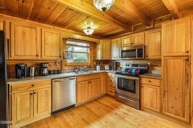 2011 Cougar Crossing Way, Sevierville, TN 37876