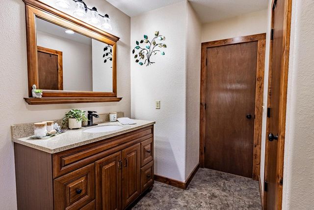 1393 Harris DRIVE, Waukesha, WI 53186