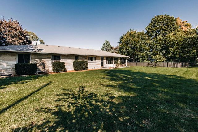 1393 Harris DRIVE, Waukesha, WI 53186