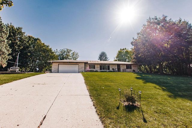 1393 Harris DRIVE, Waukesha, WI 53186