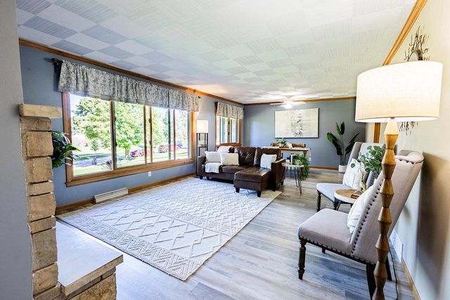 1393 Harris DRIVE, Waukesha, WI 53186