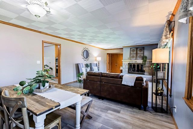 1393 Harris DRIVE, Waukesha, WI 53186