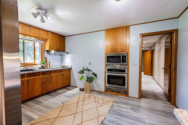 1393 Harris DRIVE, Waukesha, WI 53186