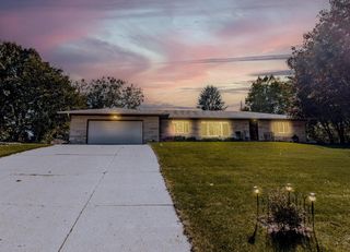 1393 Harris DRIVE, Waukesha, WI 53186