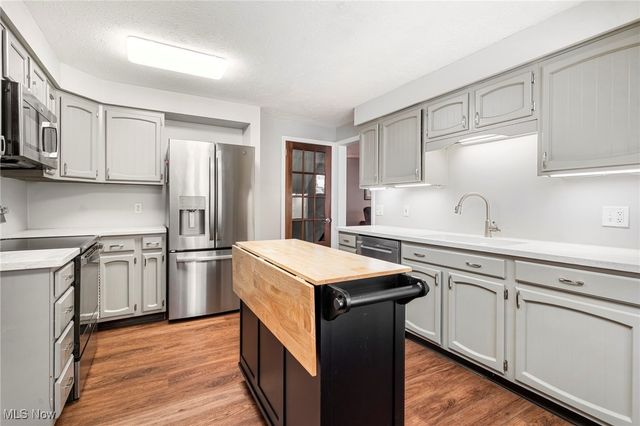 2334 Tanglewood Drive NE, Massillon, OH 44646