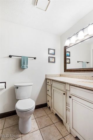 2334 Tanglewood Drive NE, Massillon, OH 44646