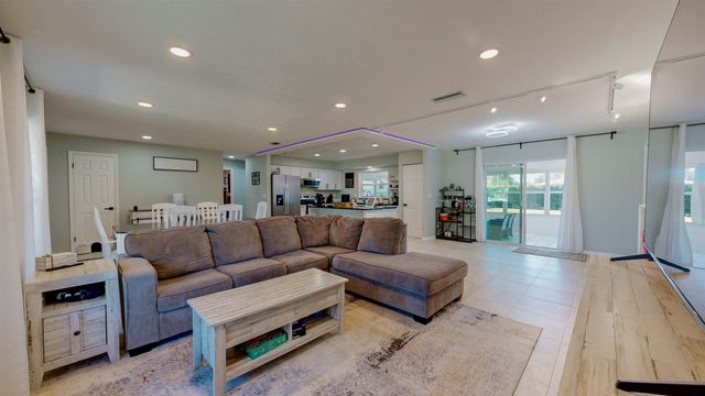 142 Foster Ln, Palm Coast, FL 32137