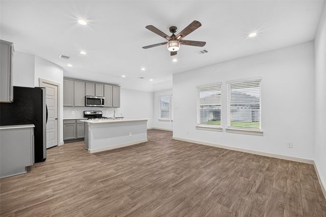 711 Boer Plains Drive, Rosharon, TX 77583