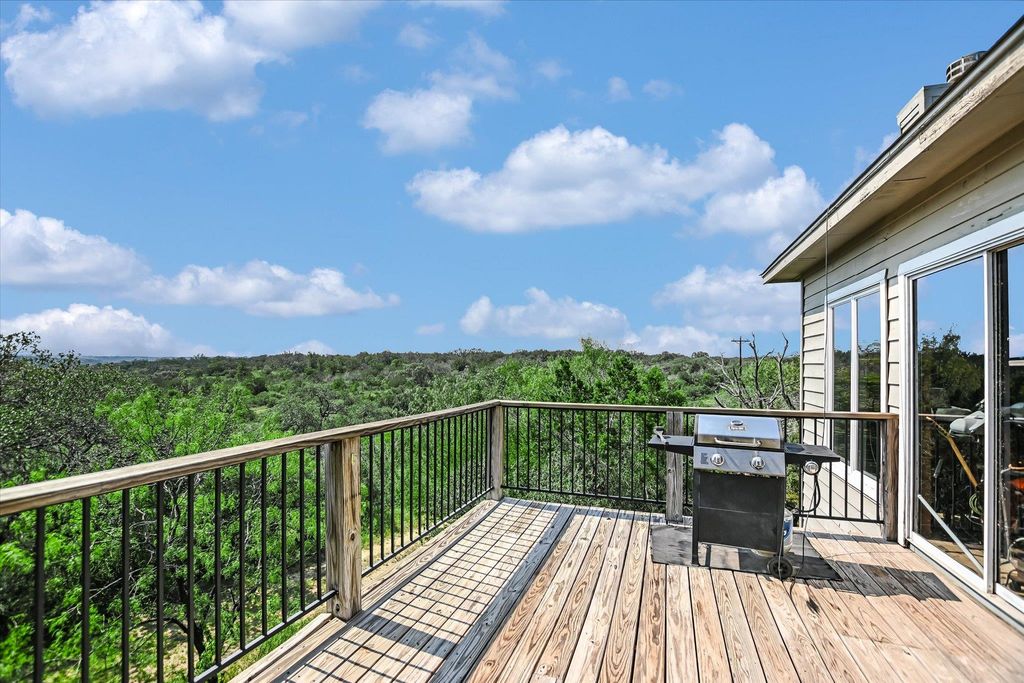 605 Echo DR, Spicewood, TX 78669