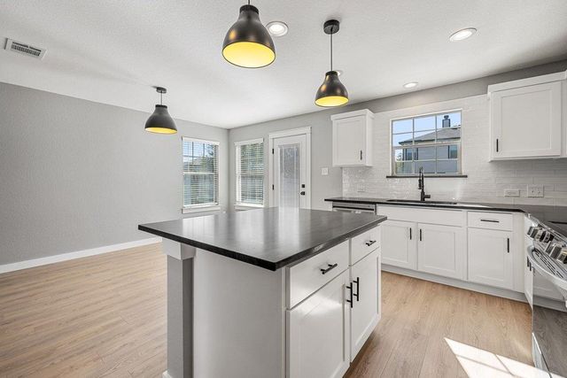 509 Estes PARK, Taylor, TX 76574