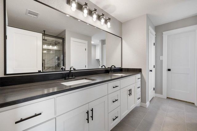 509 Estes PARK, Taylor, TX 76574