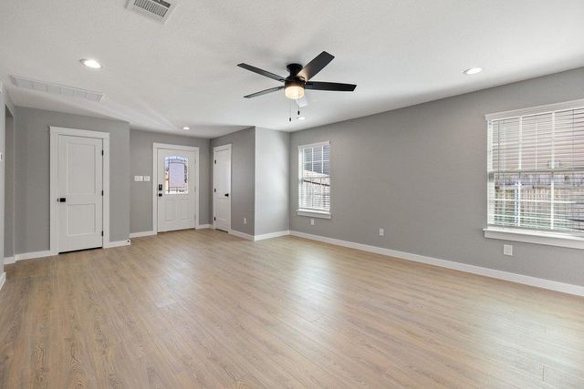 509 Estes PARK, Taylor, TX 76574