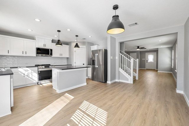 509 Estes PARK, Taylor, TX 76574