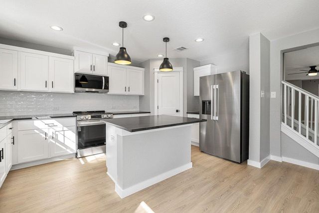 509 Estes PARK, Taylor, TX 76574