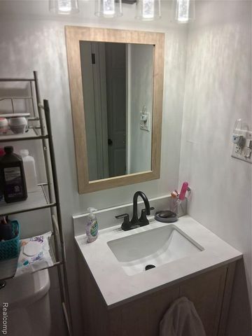 8663 Stout Street, Detroit, MI 48228