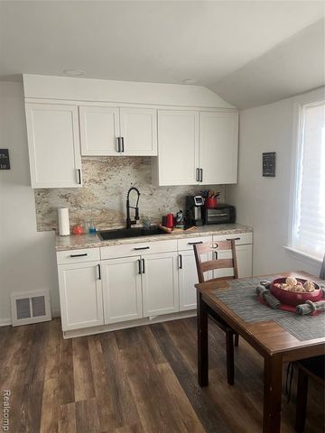 8663 Stout Street, Detroit, MI 48228