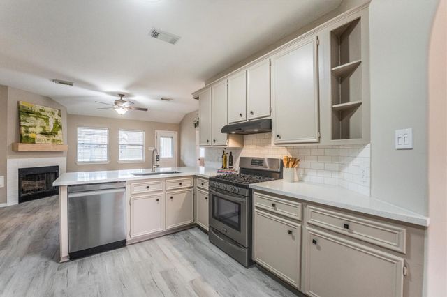 7115 Nickaburr Creek Drive, Magnolia, TX 77354